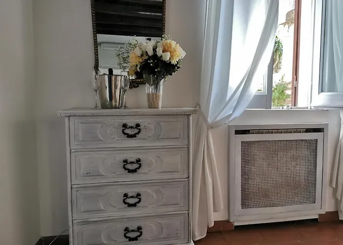 White Coronari Apartment