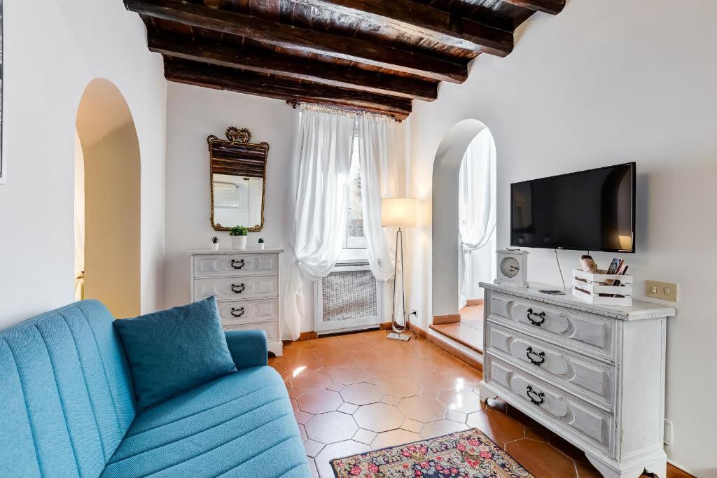 White Coronari Apartment Rome