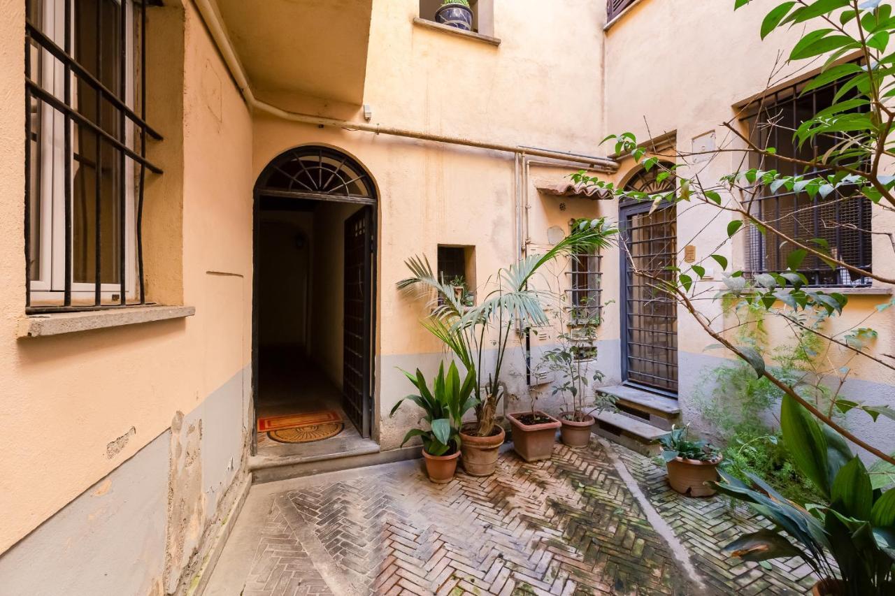 White Coronari Apartment